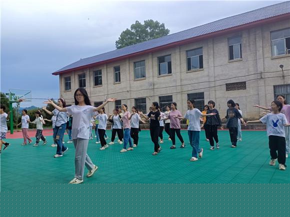 best365唯一官方网站：关注留守儿童，用“心”播种“爱”