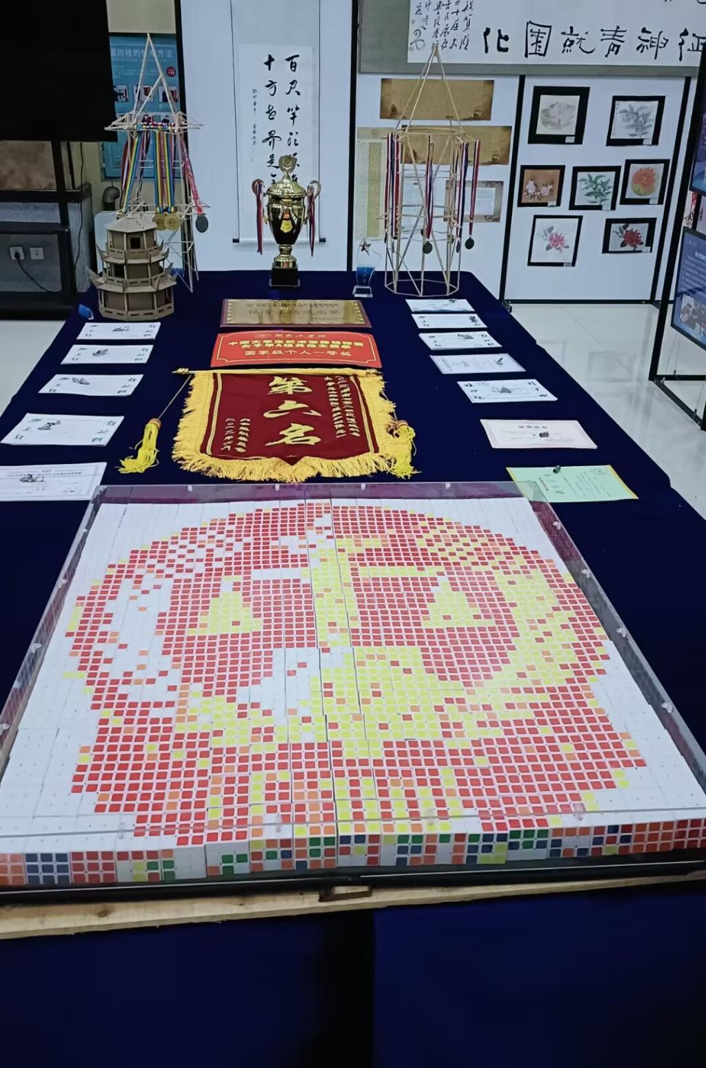 弘扬伟大建党精神——魔方协会建起一道魔方墙